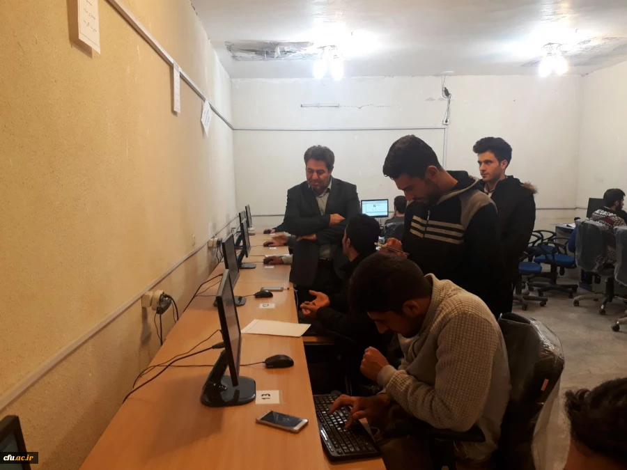 در سرای دانشجویی پردیس شهید رجایی ارومیه
گفتگوی صمیمی دکتر محمودلو سرپرست امور پردیس های آذربایجان غربی با دانشجو معلمان
 4