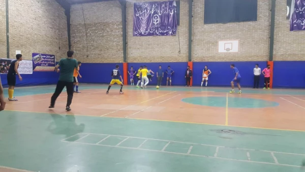 به مناسبت هفته تربیت بدنی:

مسابقات ورزشی فوتسال در پردیس شهید رجایی قزوین برگزار شد