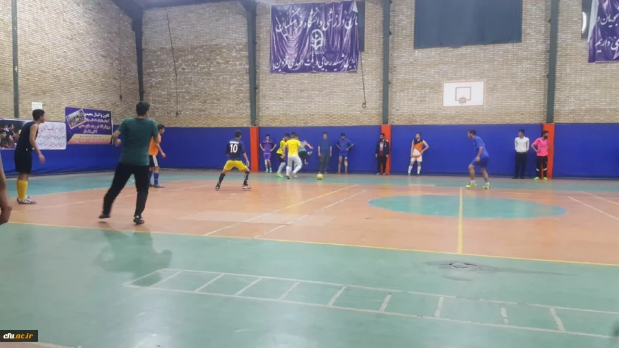 به مناسبت هفته تربیت بدنی:

مسابقات ورزشی فوتسال در پردیس شهید رجایی قزوین برگزار شد