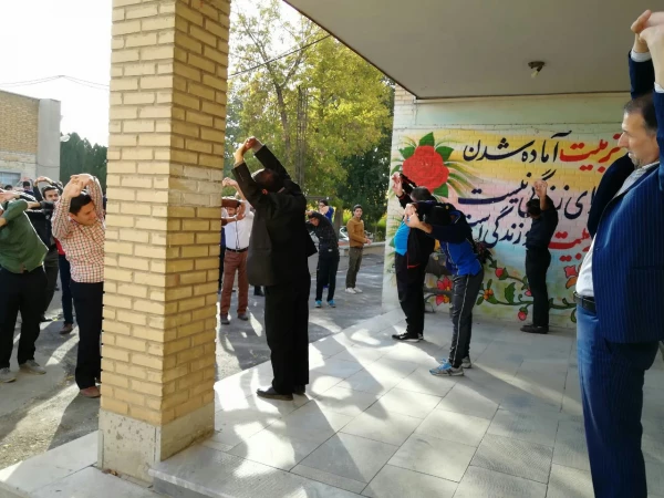 به مناسبت هفته تربیت بدنی در پردیس شهید رجایی آذربایجان غربی
برگزار شد:

  ورزش صبحگاهی و مسابقه فوتبال