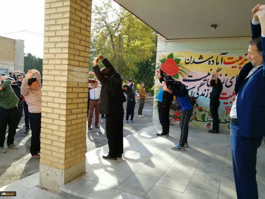 به مناسبت هفته تربیت بدنی در پردیس شهید رجایی آذربایجان غربی
برگزار شد:

  ورزش صبحگاهی و مسابقه فوتبال