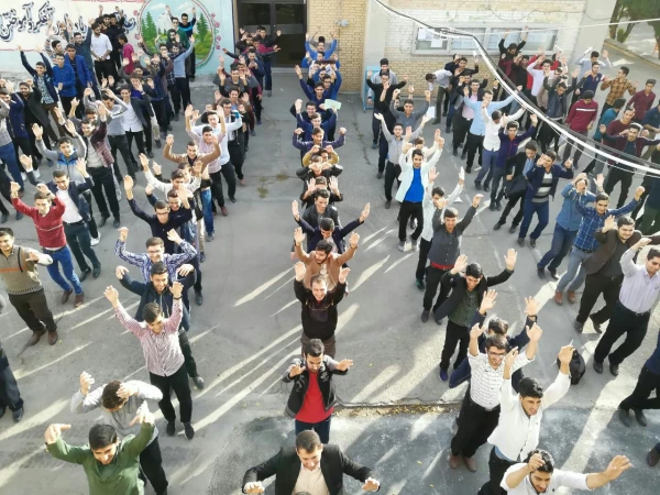 به مناسبت هفته تربیت بدنی در پردیس شهید رجایی آذربایجان غربی
برگزار شد:

  ورزش صبحگاهی و مسابقه فوتبال