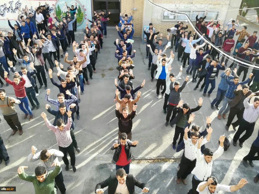 به مناسبت هفته تربیت بدنی در پردیس شهید رجایی آذربایجان غربی
برگزار شد:

  ورزش صبحگاهی و مسابقه فوتبال