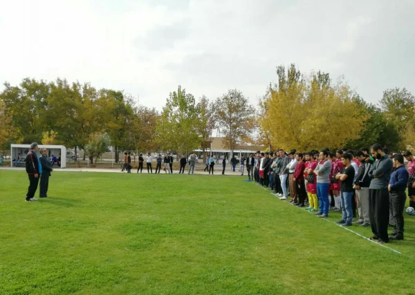 به مناسبت هفته تربیت بدنی در پردیس شهید رجایی آذربایجان غربی
برگزار شد:

  ورزش صبحگاهی و مسابقه فوتبال