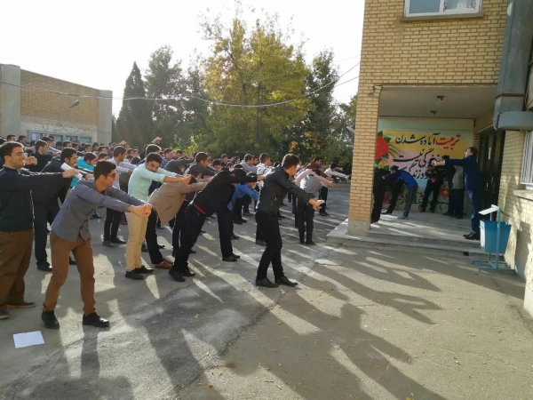 به مناسبت هفته تربیت بدنی در پردیس شهید رجایی آذربایجان غربی
برگزار شد:

  ورزش صبحگاهی و مسابقه فوتبال