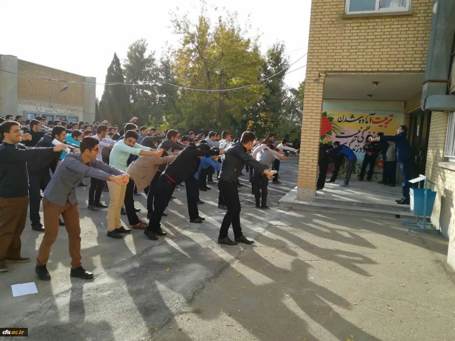 به مناسبت هفته تربیت بدنی در پردیس شهید رجایی آذربایجان غربی
برگزار شد:

  ورزش صبحگاهی و مسابقه فوتبال