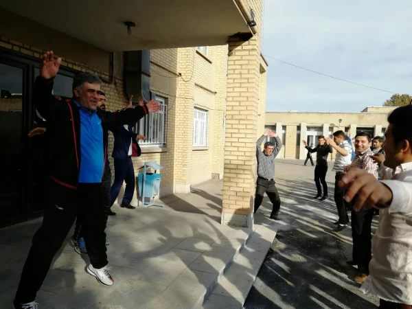 به مناسبت هفته تربیت بدنی در پردیس شهید رجایی آذربایجان غربی
برگزار شد:

  ورزش صبحگاهی و مسابقه فوتبال