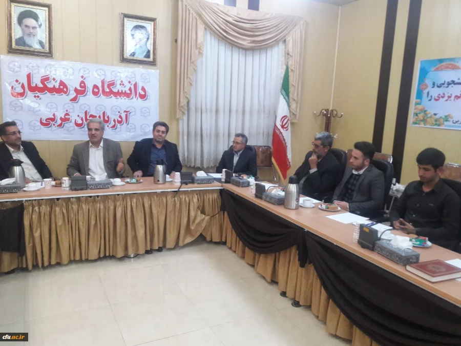 با حضور دکتر آقاخانی مدیر کل برنامه ریزی، خدمات و رفاه دانشجویی سازمان مرکزی

جلسه شورای صنفی دانشجویان استان آذربایجان غربی برگزار گردید
 3