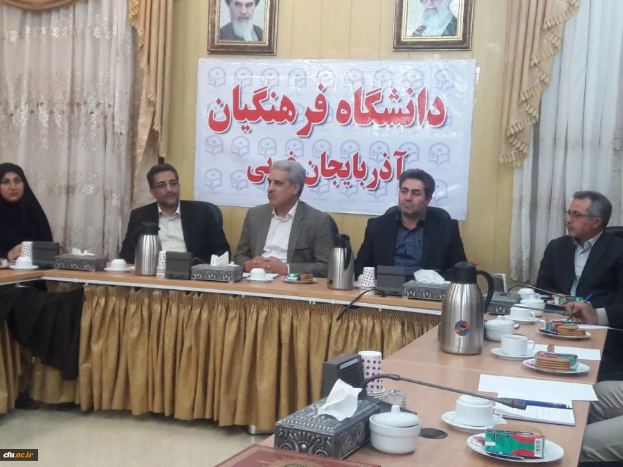 با حضور دکتر آقاخانی مدیر کل برنامه ریزی، خدمات و رفاه دانشجویی سازمان مرکزی

جلسه شورای صنفی دانشجویان استان آذربایجان غربی برگزار گردید
 5