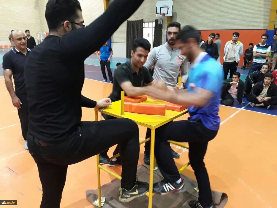 به مناسبت هفته تربیت بدنی در پردیس شهید باهنر برگزار شد:

مسابقات ورزشی فوتبال دستی و مچ اندازی