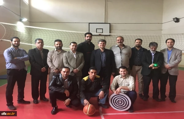 به مناسبت هفته تربیت بدنی در پردیس بنت الهدی صدر برگزار شد:

مسابقات ورزشی والیبال، دارت و پنالتی بسکتبال