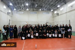 به مناسبت هفته تربیت بدنی در پردیس بنت الهدی صدر برگزار شد:

مسابقات ورزشی والیبال، دارت و پنالتی بسکتبال