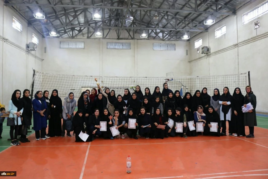 به مناسبت هفته تربیت بدنی در پردیس بنت الهدی صدر برگزار شد:

مسابقات ورزشی والیبال، دارت و پنالتی بسکتبال