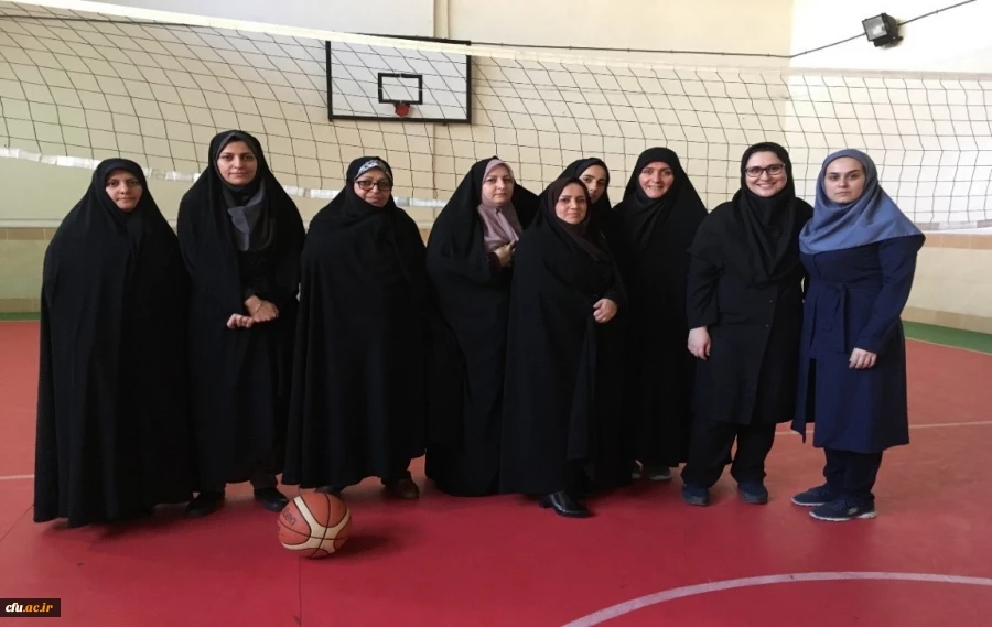 به مناسبت هفته تربیت بدنی در پردیس بنت الهدی صدر برگزار شد:

مسابقات ورزشی والیبال، دارت و پنالتی بسکتبال