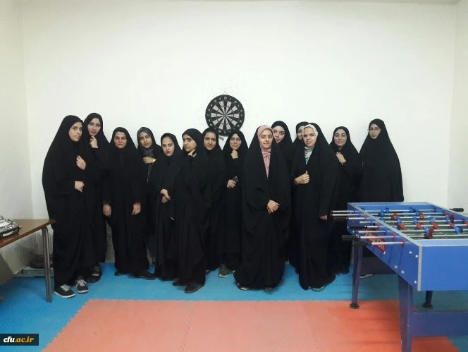 به مناسبت هفته تربیت بدنی در پردیس الزهرا (س) استان سمنان برگزار شد:

مسابقات ورزشی در رشته های فوتسال، دارت و تنیس روی میز