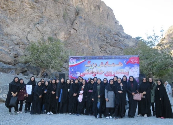 به مناسبت هفته تربیت بدنی، مسابقات ورزشی در پردیس های شهید باهنر و امام سجاد (ع) استان خراسان جنوبی برگزار شد: