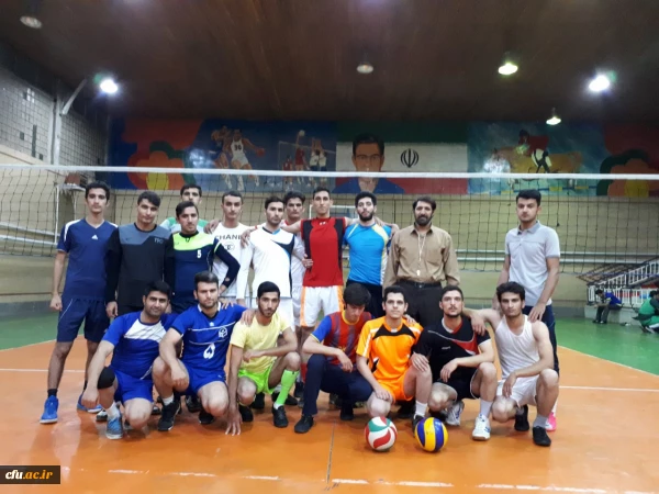 به مناسبت هفته تربیت بدنی مسابقات ورزشی در پردیس شهید مقصودی همدان برگزار شد