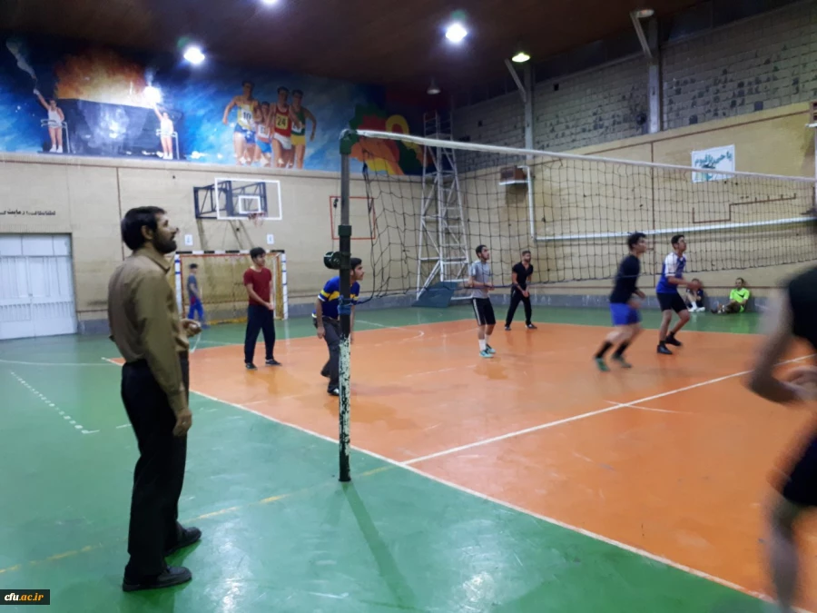 به مناسبت هفته تربیت بدنی مسابقات ورزشی در پردیس شهید مقصودی همدان برگزار شد