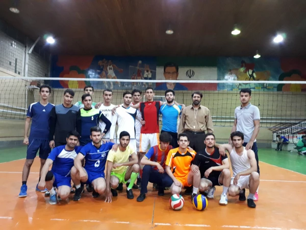 به مناسبت هفته تربیت بدنی مسابقات ورزشی در پردیس شهید مقصودی همدان برگزار شد