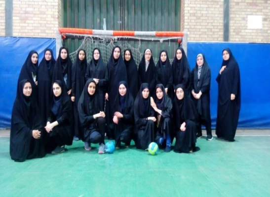 به مناسبت هفته تربیت بدنی در پردیس بنت­ الهدی صدر استان قزوین برگزار شد:

مسابقات ورزشی در رشته های شطرنج، والیبال، هندبال، دارت و بازی بومی و محلی