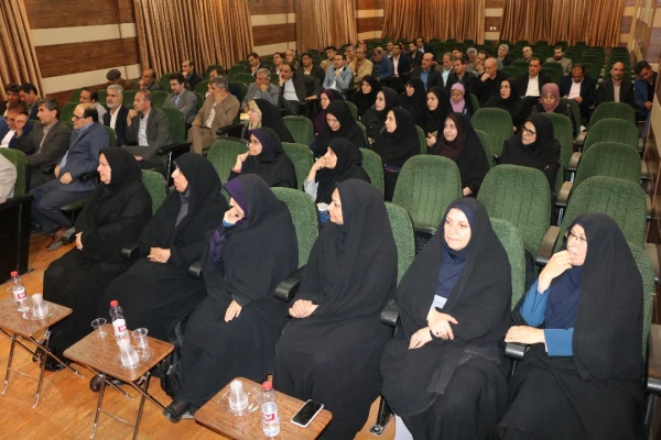 رییس دانشگاه فرهنگیان در بازدید از پردیس ها و مراکز استان فارس تاکید کرد:

حمایت از فعالیت های فرهنگی با محوریت دانشجومعلمان و پیگیری مسائل مرتبط با اعضاء هیئت علمی و کارکنان 3