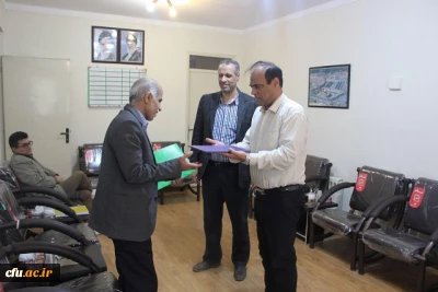 همزمان با هفته کتاب و کتابخوانی انجام شد:

اهدا 92 جلد کتاب به کتابخانه پردیس شهید مقصودی همدان  از جانب خانواده مرحوم حاج تقی فرح پور