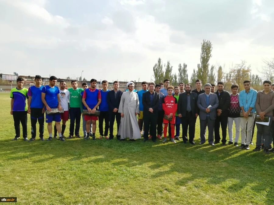 با حضور دکتر محمودلو سرپرست امور پردیس های استان آذربایجان غربی

مراسم اختتامیه مسابقات فوتبال دانشجو معلمان پردیس شهید رجایی ارومیه 2