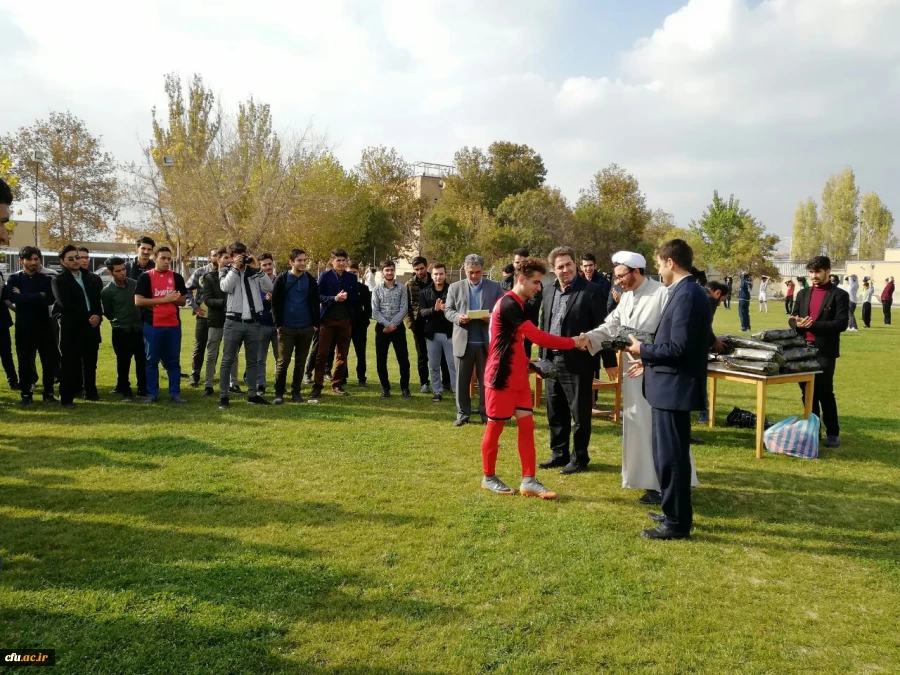 با حضور دکتر محمودلو سرپرست امور پردیس های استان آذربایجان غربی

مراسم اختتامیه مسابقات فوتبال دانشجو معلمان پردیس شهید رجایی ارومیه 3