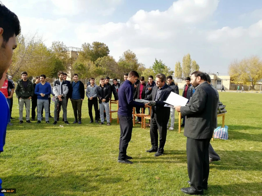 با حضور دکتر محمودلو سرپرست امور پردیس های استان آذربایجان غربی

مراسم اختتامیه مسابقات فوتبال دانشجو معلمان پردیس شهید رجایی ارومیه 4