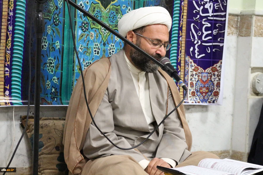 مراسم شبی با قرآن با حضور قاری ممتاز کشوری حجت الاسلام والمسلمین محمدی در نمازخانه پردیس امام محمد باقر(ع) با حضور گسترده دانشجویان برگزار شد. 2