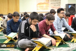 مراسم شبی با قرآن با حضور قاری ممتاز کشوری حجت الاسلام والمسلمین محمدی در نمازخانه پردیس امام محمد باقر(ع) با حضور گسترده دانشجویان برگزار شد. 3