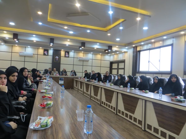 پردیس بنت الهدی صدر دانشگاه فرهنگیان گیلان با همکاری  انجمن علمی جغرافیاو برنامه ریزی روستایی استان گیلان نشست تخصصی برگزار کردند. 4