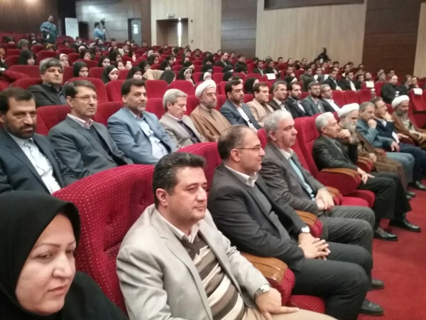 در افتتاحیه سی و سومین دوره مسابقات قرآن و عترت دانشجویان سراسرکشور  انجام شد:تقدیر از دانشجو معلمان دانشگاه فرهنگیان به عنوان رتبه های برتر 4