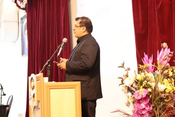 با حضور دکتر کسائیان و دیگر مسئولین استانی برگزار شد:
جشن تجلیل از فعالین نشریه چیستا