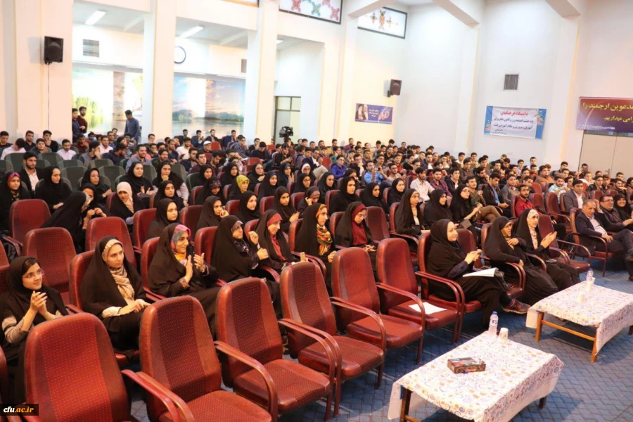 با حضور دکتر کسائیان و دیگر مسئولین استانی برگزار شد:
جشن تجلیل از فعالین نشریه چیستا