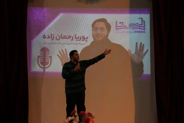 با حضور دکتر کسائیان و دیگر مسئولین استانی برگزار شد:
جشن تجلیل از فعالین نشریه چیستا