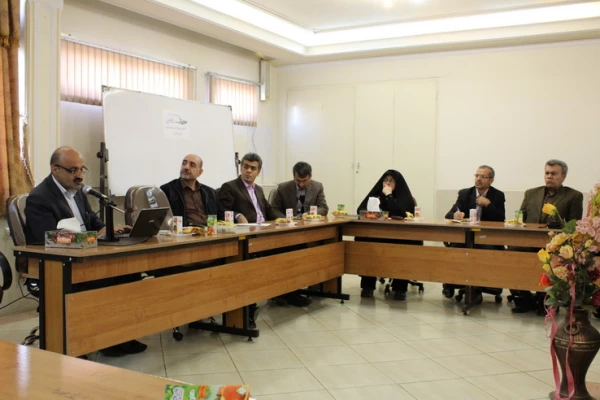 برگزاری نشست علمی- تخصصی بررسی محتوای کتب جدید التالیف پایه های ابتدایی دردانشگاه فرهنگیان استان قزوین 2