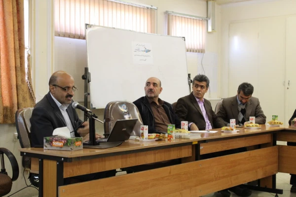 برگزاری نشست علمی- تخصصی بررسی محتوای کتب جدید التالیف پایه های ابتدایی دردانشگاه فرهنگیان استان قزوین 4