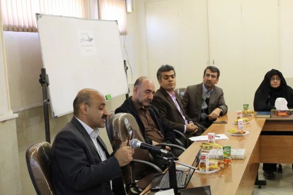 برگزاری نشست علمی- تخصصی بررسی محتوای کتب جدید التالیف پایه های ابتدایی دردانشگاه فرهنگیان استان قزوین 5