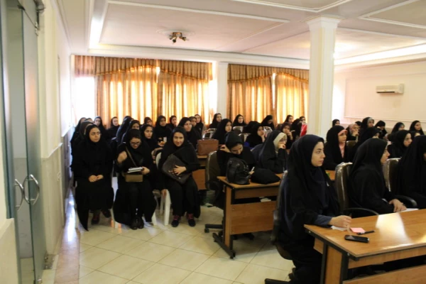 برگزاری نشست علمی- تخصصی بررسی محتوای کتب جدید التالیف پایه های ابتدایی دردانشگاه فرهنگیان استان قزوین 6