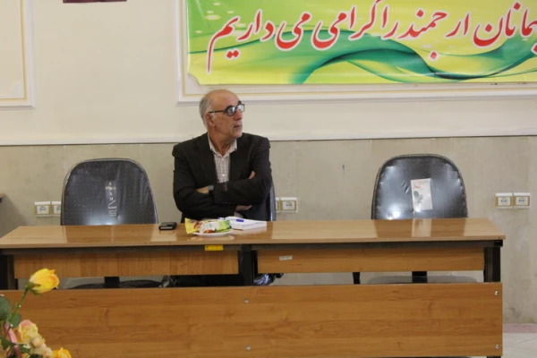 برگزاری نشست علمی- تخصصی بررسی محتوای کتب جدید التالیف پایه های ابتدایی دردانشگاه فرهنگیان استان قزوین 8