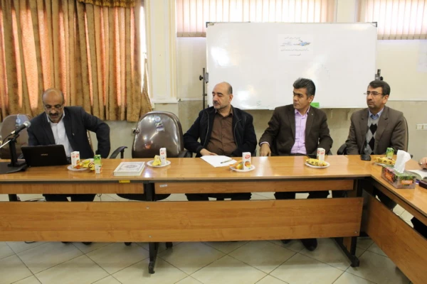 برگزاری نشست علمی- تخصصی بررسی محتوای کتب جدید التالیف پایه های ابتدایی دردانشگاه فرهنگیان استان قزوین 9