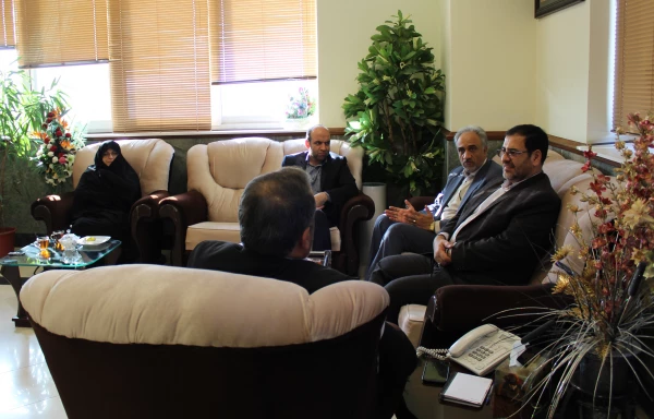 دیدار سرپرست مدیریت امور پردیس های استان قم با سید محمدرضاهاشمی سرپرست استانداری استان قم