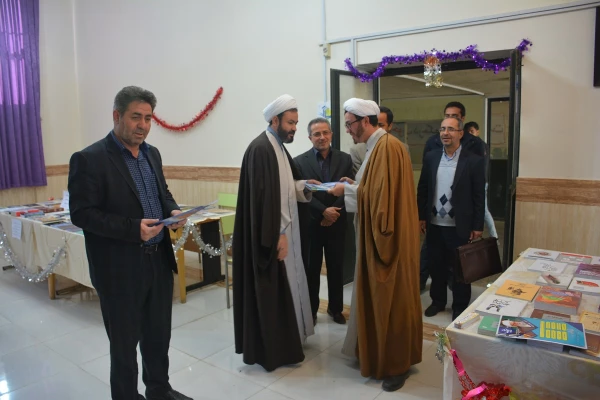 بمناسبت گرامیداشت هفته کتابخوانی نمایشگاه کتاب در پردیس شهید رجایی ارومیه افتتاح شد 4