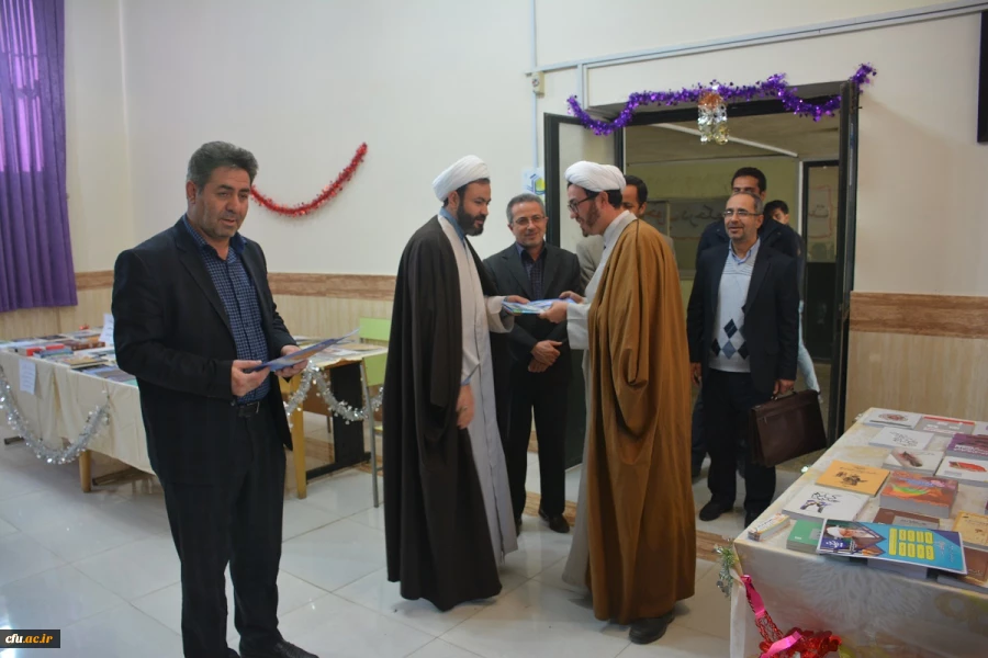 بمناسبت گرامیداشت هفته کتابخوانی نمایشگاه کتاب در پردیس شهید رجایی ارومیه افتتاح شد 4