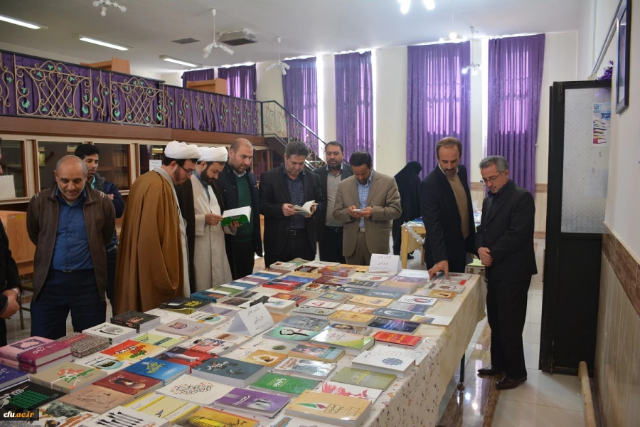 بمناسبت گرامیداشت هفته کتابخوانی نمایشگاه کتاب در پردیس شهید رجایی ارومیه افتتاح شد 5