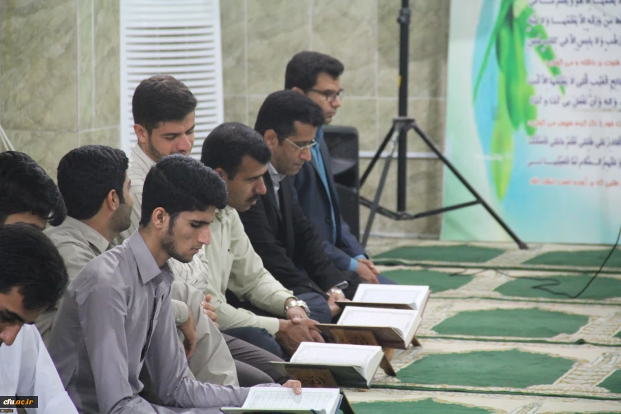 محفل نورانی انس با قرآن کریم در پردیس شهید بهشتی هرمزگان
 2