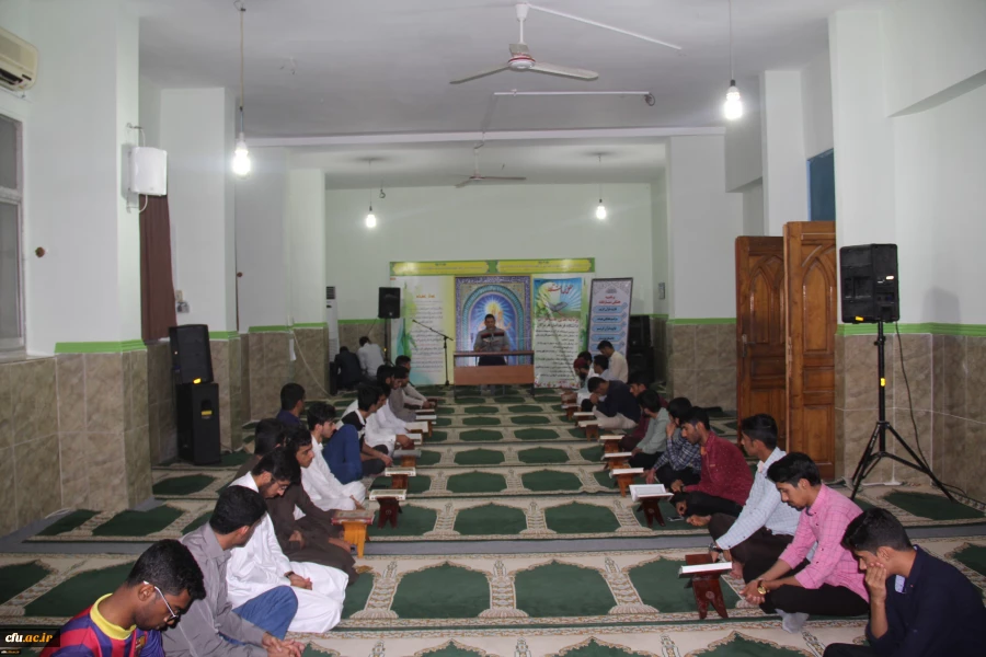 محفل نورانی انس با قرآن کریم در پردیس شهید بهشتی هرمزگان
 6