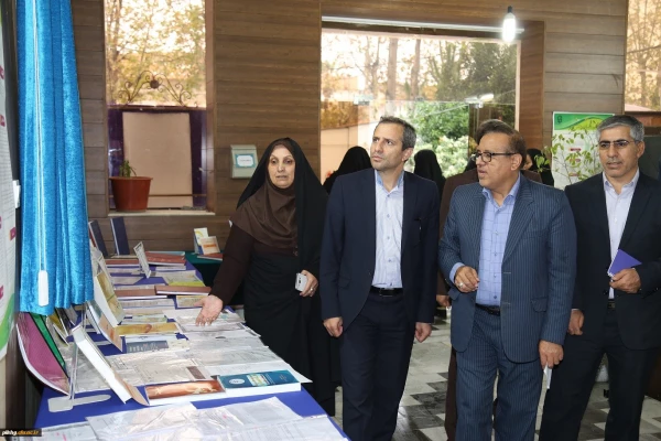 با حضور معاون پژوهش و فناوری دانشگاه فرهنگیان در دانشگاه فرهنگیان گلستان برگزار شد:

همایش منطقه ای کارورزی، توسعه شایستگی های حرفه ای 2