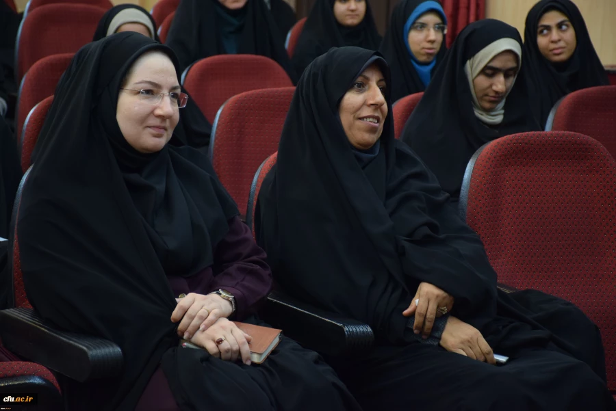 نشست خانم  دکتر کاوه مدیر کل امور اجتماعی دانشگاه فرهنگیان با دانشجویان پردیس شهید باهنر فارس 3